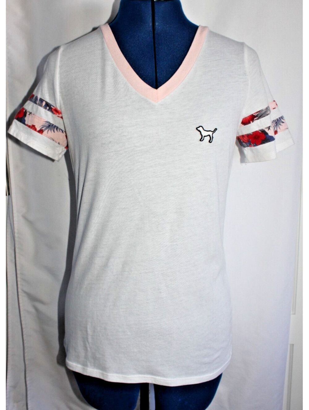VS PINK Tropical Floral V-Neck Football Tee White Dog Logo XS Excellent